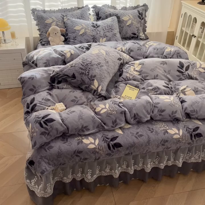 91家纺网 家纺一手货源 找家纺 金梦家居 2025新款高克重牛奶绒印花床盖四件套 风华叶茂