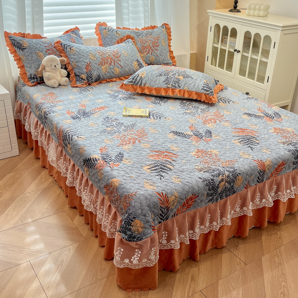 91家纺网 家纺一手货源 找家纺 金梦家居 2025新款高克重牛奶绒印花床盖四件套 一叶知秋