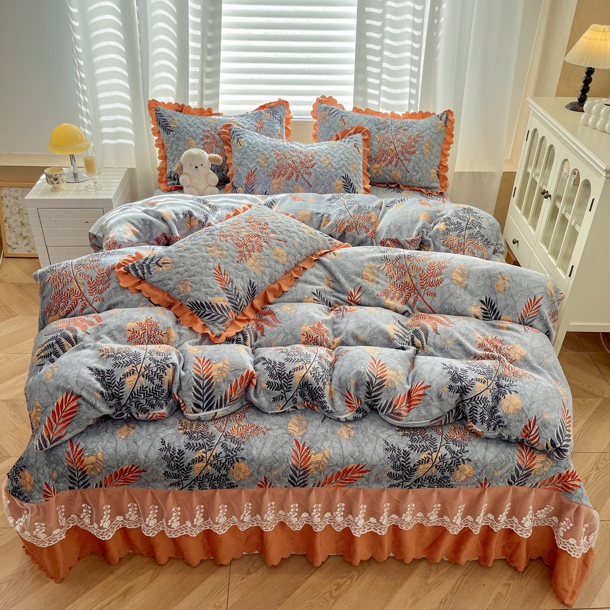 91家纺网 家纺一手货源 找家纺 金梦家居 2025新款高克重牛奶绒印花床盖四件套 一叶知秋