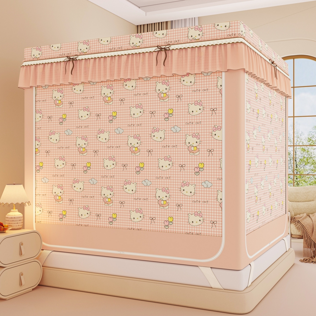 91家纺网 家纺一手货源 找家纺 艾晶美家纺有限公司 2025新款韩版卡通印花坐式蚊帐布帘款 Kmi瞄粉玉