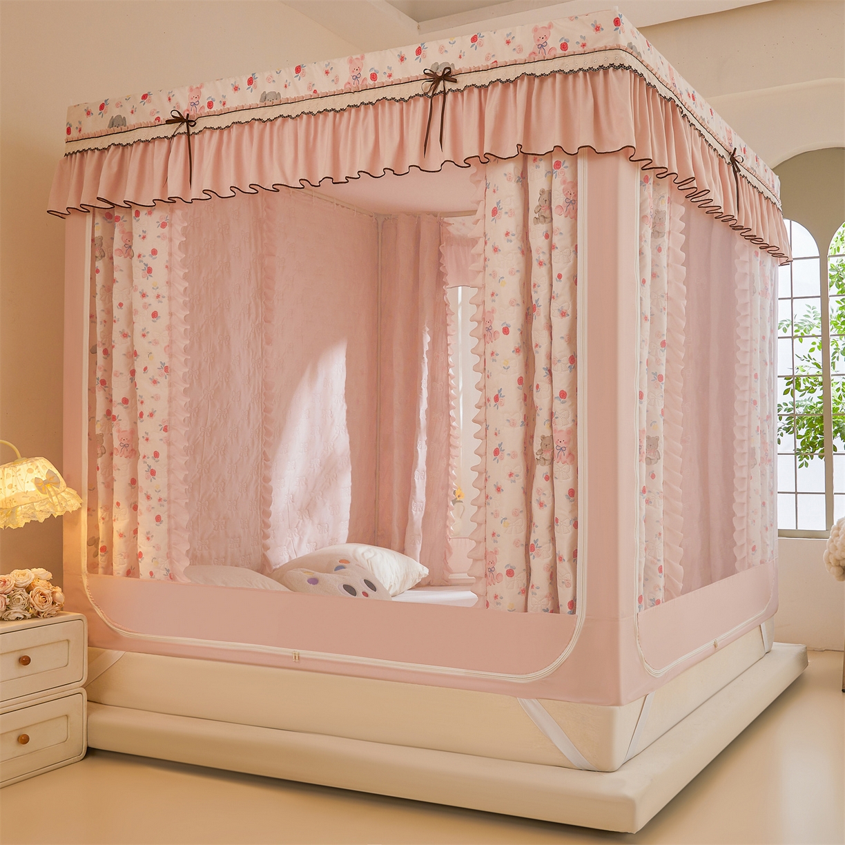 艾晶美家纺有限公司 2025新款韩版坐床夹棉保暖遮光蚊帐 夹棉款-玫瑰小熊