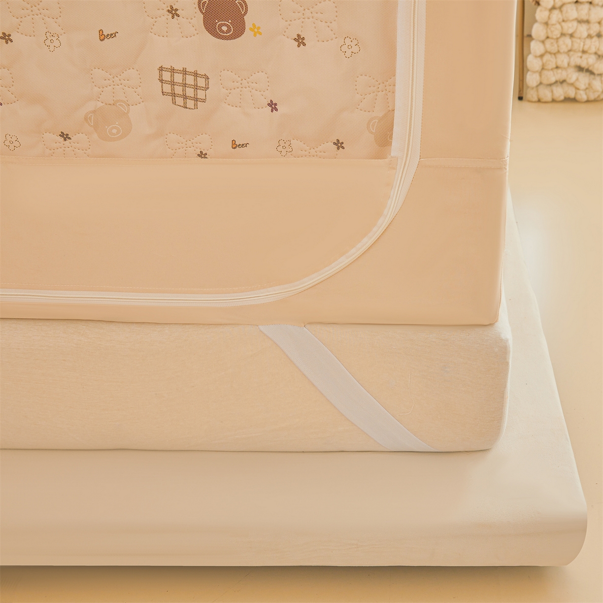 91家纺网 家纺一手货源 找家纺 艾晶美家纺有限公司 2025新款韩版坐床夹棉保暖遮光蚊帐 夹棉款-米格熊