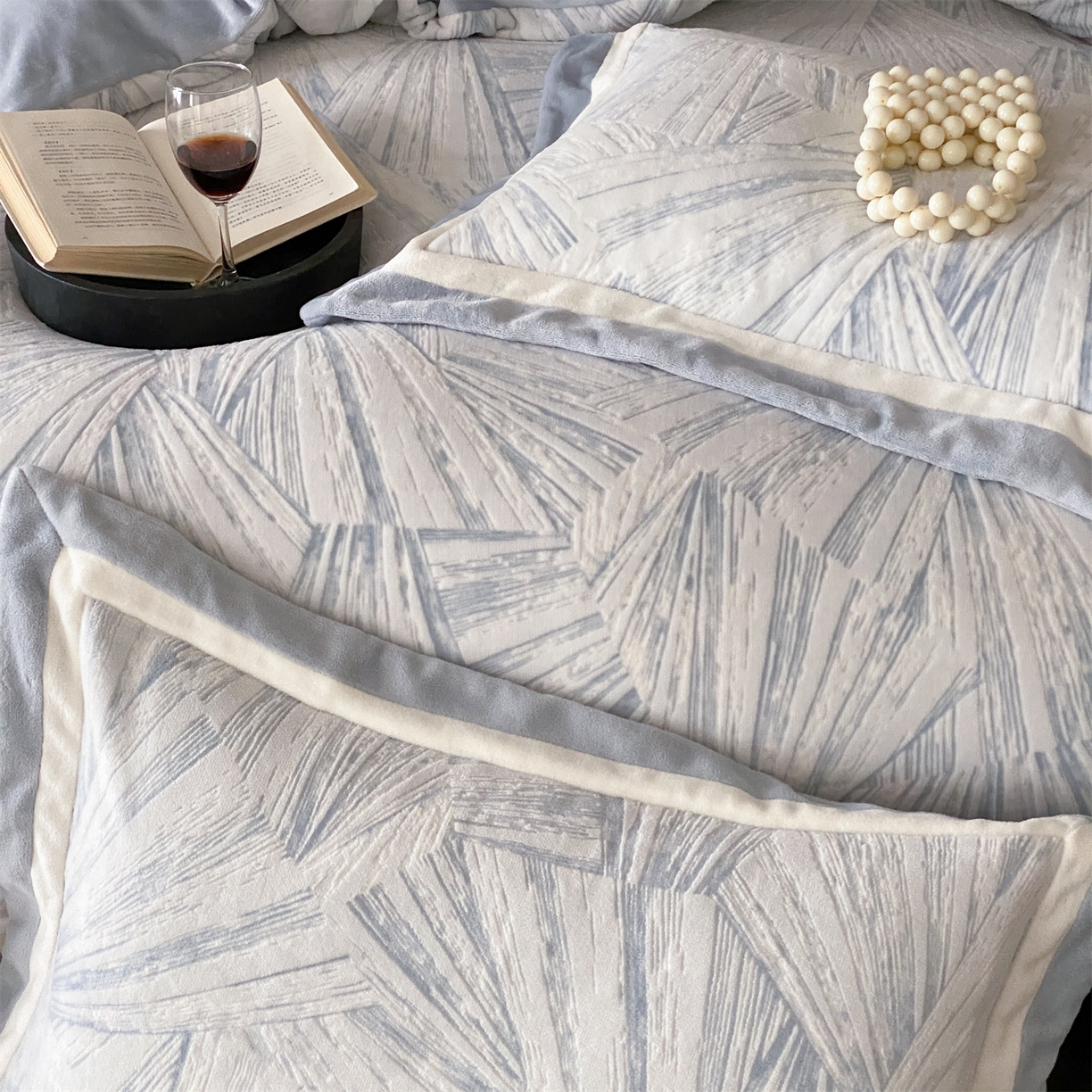 91家纺网 家纺一手货源 找家纺 馨蕊 2025新款意大利进口雕花绒拼角工艺秋冬轻奢煦暖绒系列-绒慕笙 会员-10【券后控价268/288】 绒慕笙-北卡蓝