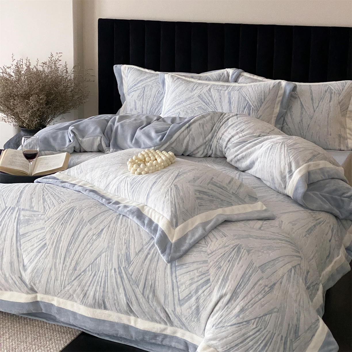 91家纺网 家纺一手货源 找家纺 馨蕊 2025新款意大利进口雕花绒拼角工艺秋冬轻奢煦暖绒系列-绒慕笙 会员-10【券后控价268/288】 绒慕笙-北卡蓝