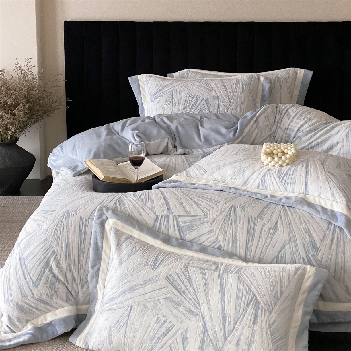 91家纺网 家纺一手货源 找家纺 馨蕊 2025新款意大利进口雕花绒拼角工艺秋冬轻奢煦暖绒系列-绒慕笙 会员-10【券后控价268/288】 绒慕笙-北卡蓝