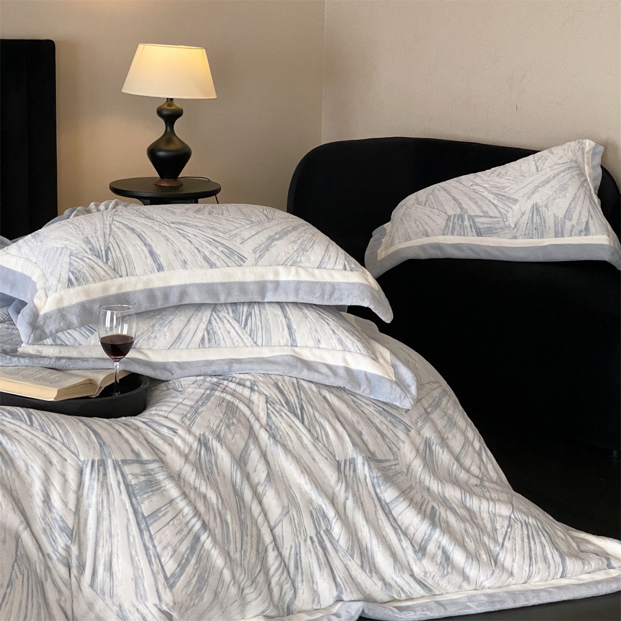 91家纺网 家纺一手货源 找家纺 馨蕊 2025新款意大利进口雕花绒拼角工艺秋冬轻奢煦暖绒系列-绒慕笙 会员-10【券后控价268/288】 绒慕笙-北卡蓝