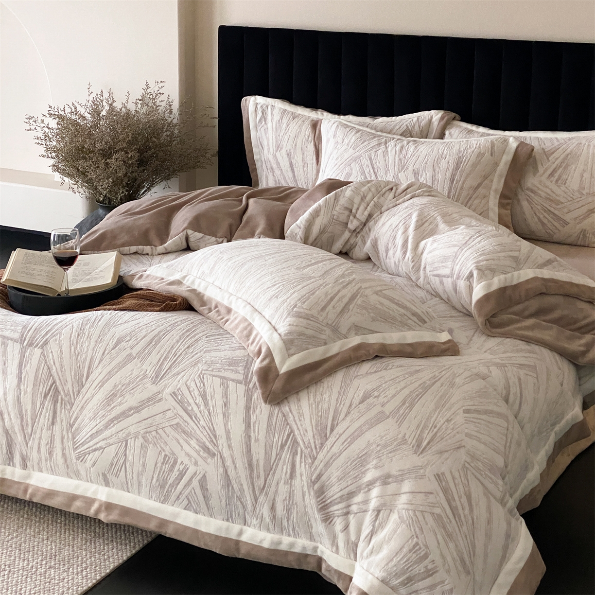 91家纺网 家纺一手货源 找家纺 馨蕊 2025新款意大利进口雕花绒拼角工艺秋冬轻奢煦暖绒系列-绒慕笙 会员-10【券后控价268/288】 绒慕笙-可可棕