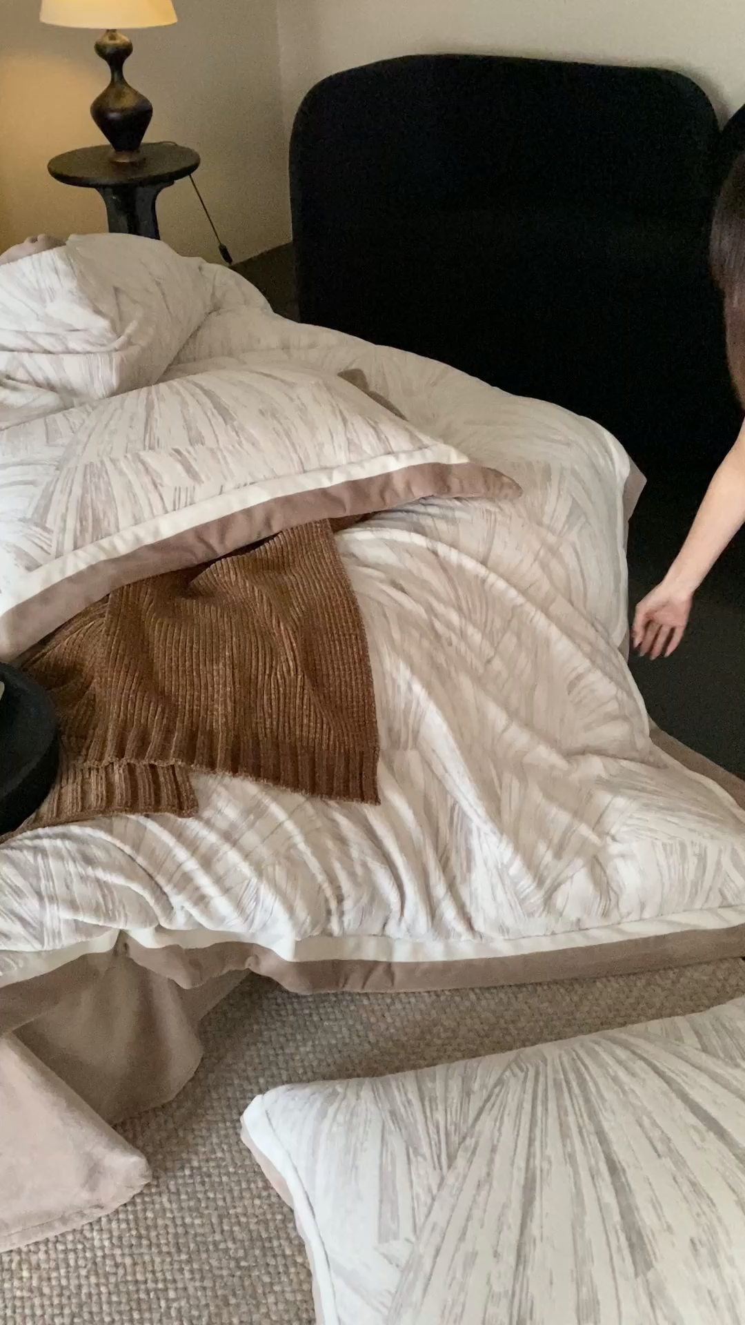 91家纺网 家纺一手货源 找家纺 馨蕊 2025新款意大利进口雕花绒拼角工艺秋冬轻奢煦暖绒系列-绒慕笙 会员-10【券后控价268/288】 绒慕笙-可可棕