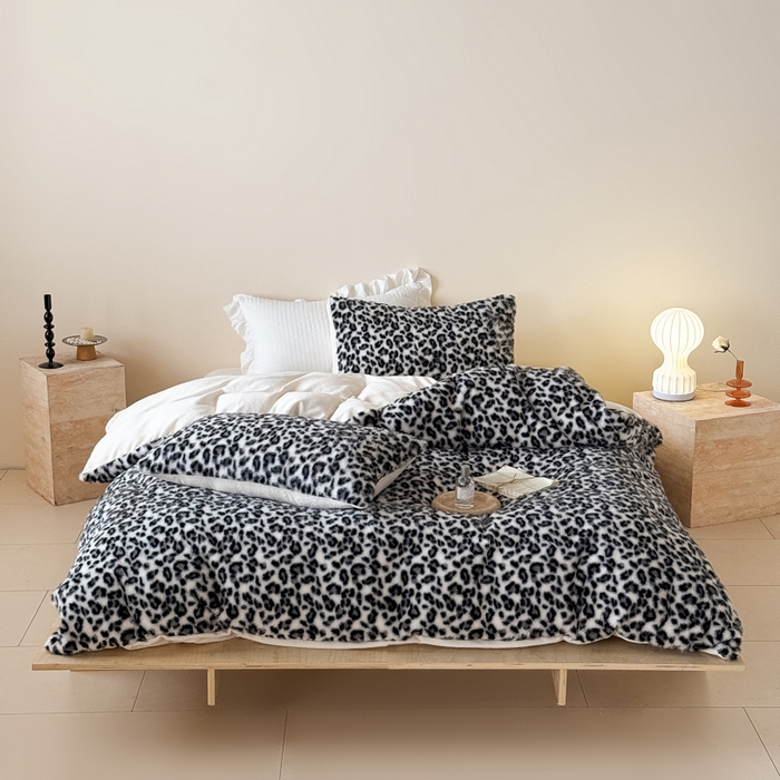 91家纺网 家纺一手货源 找家纺 九花鹿 2025新款丹麦皮草绒水貂绒四件套 豹纹-灰