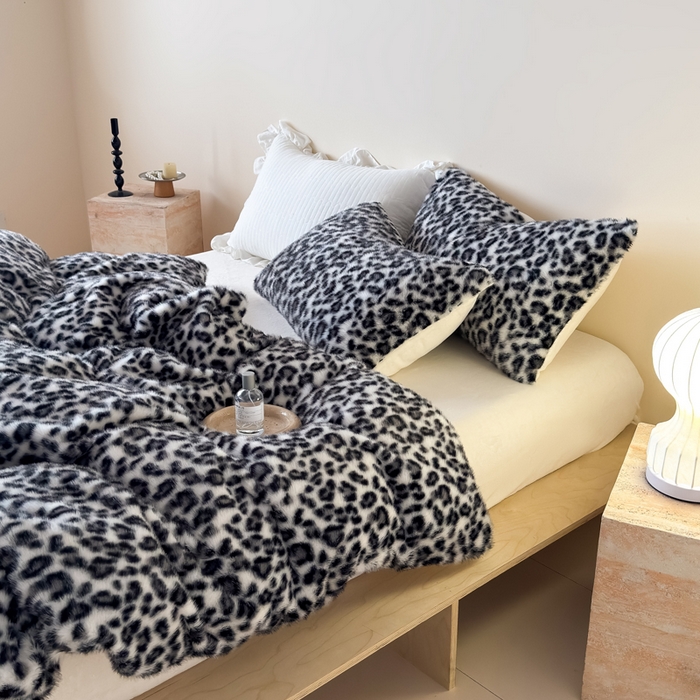 91家纺网 家纺一手货源 找家纺 九花鹿 2025新款丹麦皮草绒水貂绒四件套 豹纹-灰