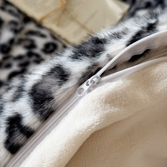 91家纺网 家纺一手货源 找家纺 九花鹿 2025新款丹麦皮草绒水貂绒四件套 豹纹-灰