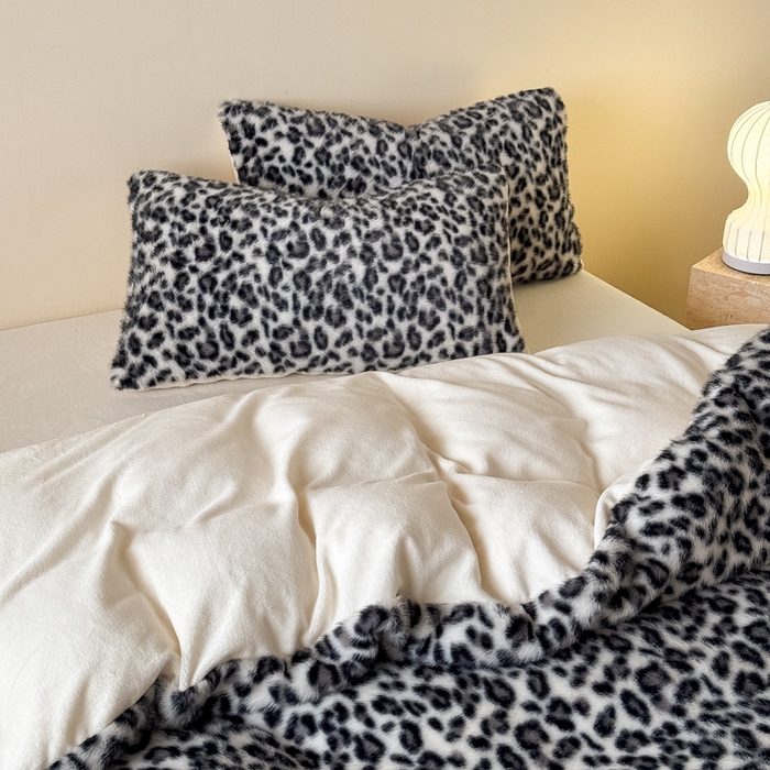 91家纺网 家纺一手货源 找家纺 九花鹿 2025新款丹麦皮草绒水貂绒四件套 豹纹-灰