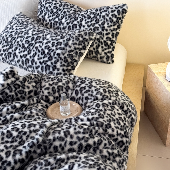 91家纺网 家纺一手货源 找家纺 九花鹿 2025新款丹麦皮草绒水貂绒四件套 豹纹-灰