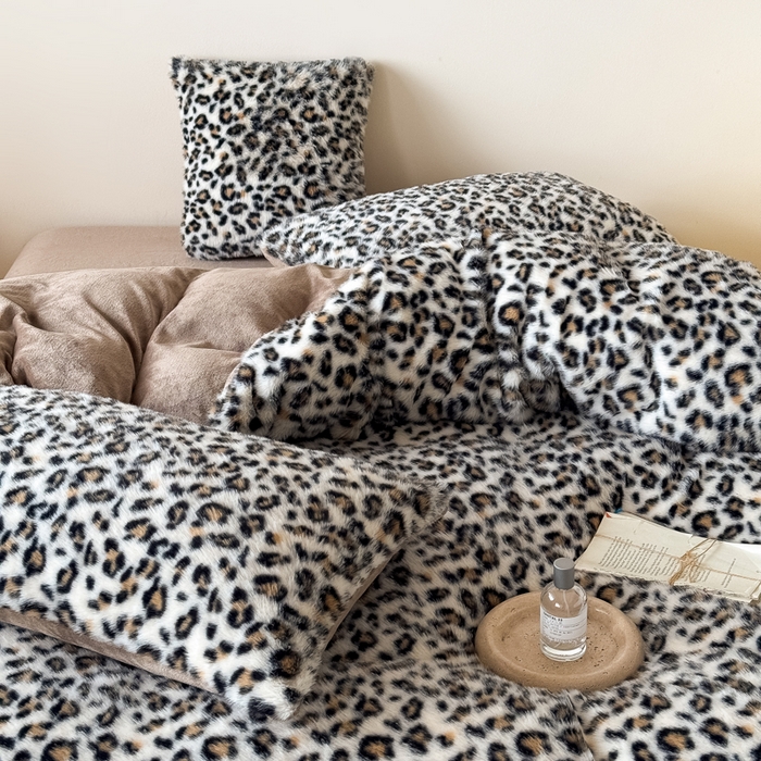 91家纺网 家纺一手货源 找家纺 九花鹿 2025新款丹麦皮草绒水貂绒四件套 豹纹-咖