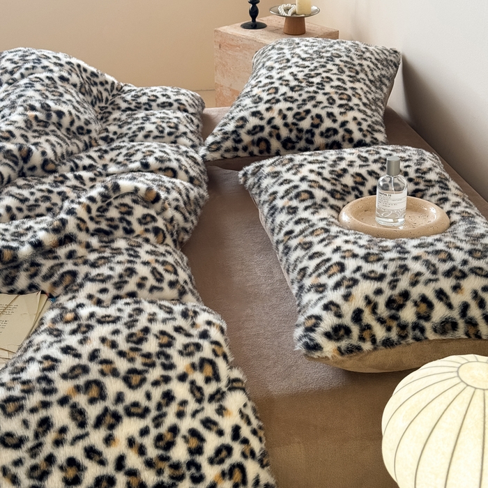 91家纺网 家纺一手货源 找家纺 九花鹿 2025新款丹麦皮草绒水貂绒四件套 豹纹-咖