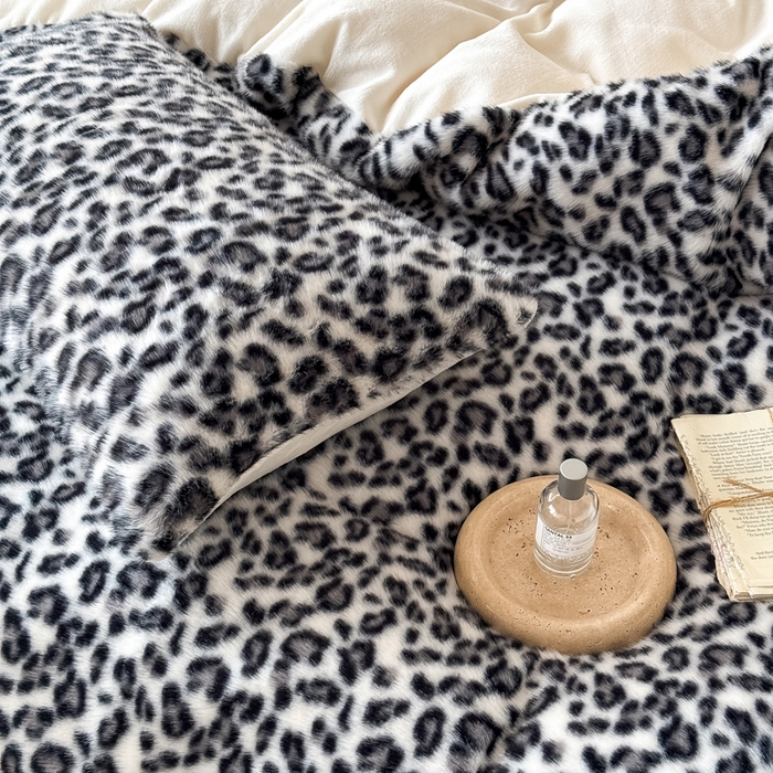 91家纺网 家纺一手货源 找家纺 九花鹿 2025新款丹麦皮草绒水貂绒四件套 豹纹-灰