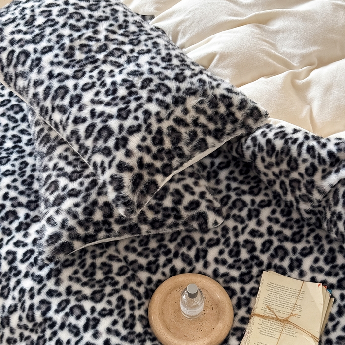 91家纺网 家纺一手货源 找家纺 九花鹿 2025新款丹麦皮草绒水貂绒四件套 豹纹-灰