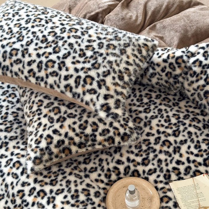 91家纺网 家纺一手货源 找家纺 九花鹿 2025新款丹麦皮草绒水貂绒四件套 豹纹-咖