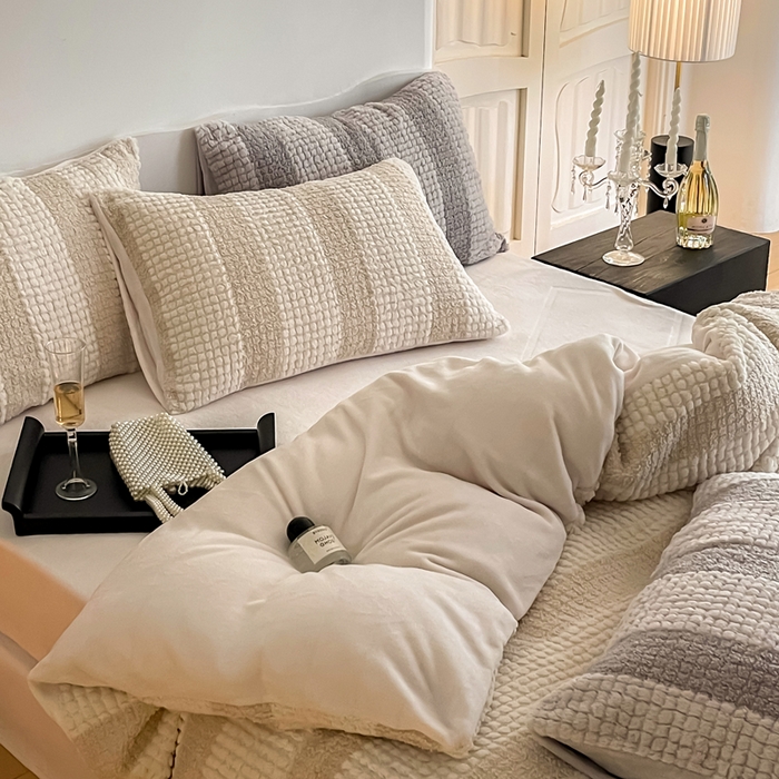 91家纺网 家纺一手货源 找家纺 （总）例外 2025新款兔兔奶盖兔毛皮草牛奶绒四件套