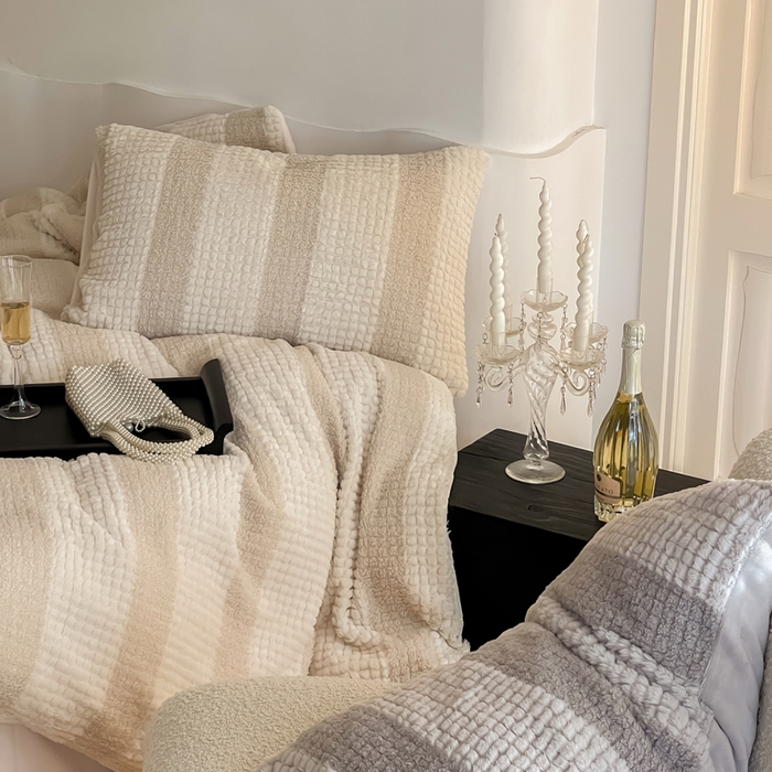 91家纺网 家纺一手货源 找家纺 例外 2025新款兔兔奶盖兔毛皮草牛奶绒四件套 兔兔奶盖-米白杏