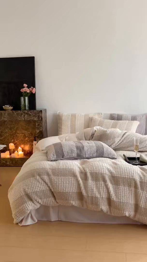 91家纺网 家纺一手货源 找家纺 例外 2025新款兔兔奶盖兔毛皮草牛奶绒四件套 兔兔奶盖-米白杏