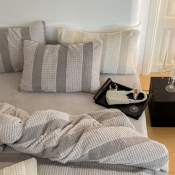 91家纺网 家纺一手货源 找家纺 例外 2025新款兔兔奶盖兔毛皮草牛奶绒四件套 兔兔奶盖-浅灰