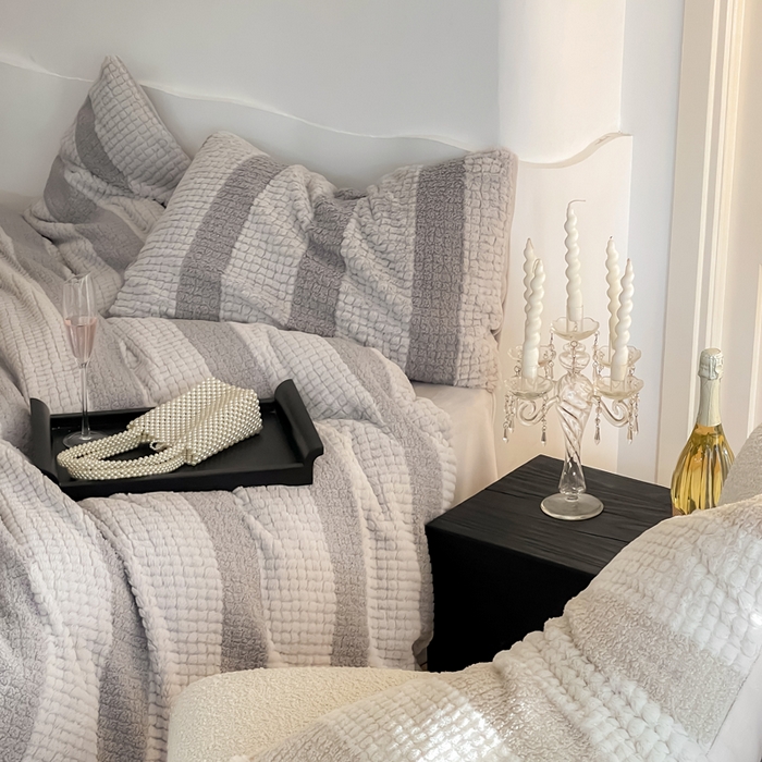 91家纺网 家纺一手货源 找家纺 例外 2025新款兔兔奶盖兔毛皮草牛奶绒四件套 兔兔奶盖-浅灰