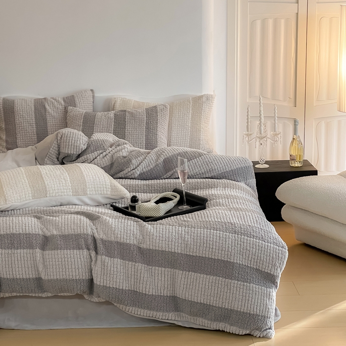 91家纺网 家纺一手货源 找家纺 例外 2025新款兔兔奶盖兔毛皮草牛奶绒四件套 兔兔奶盖-浅灰