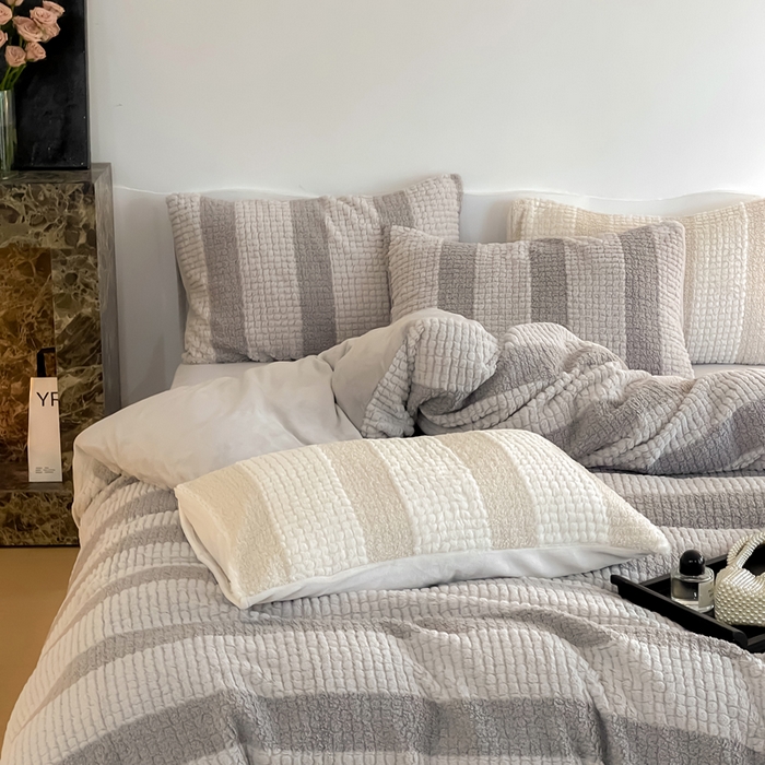 91家纺网 家纺一手货源 找家纺 例外 2025新款兔兔奶盖兔毛皮草牛奶绒四件套 兔兔奶盖-浅灰