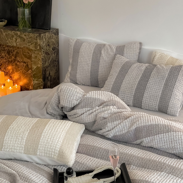 91家纺网 家纺一手货源 找家纺 例外 2025新款兔兔奶盖兔毛皮草牛奶绒四件套 兔兔奶盖-浅灰