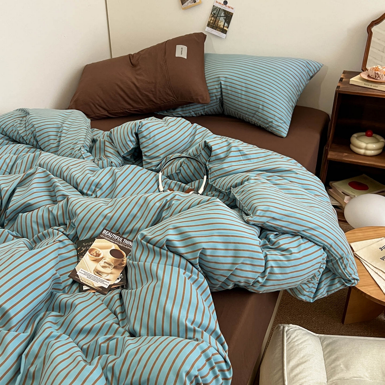 91家纺网 家纺一手货源 找家纺 暖芯优选 2025新款韩式无印风水洗棉拼色学生三件套床单床笠款四件套 条纹水蓝+咖啡
