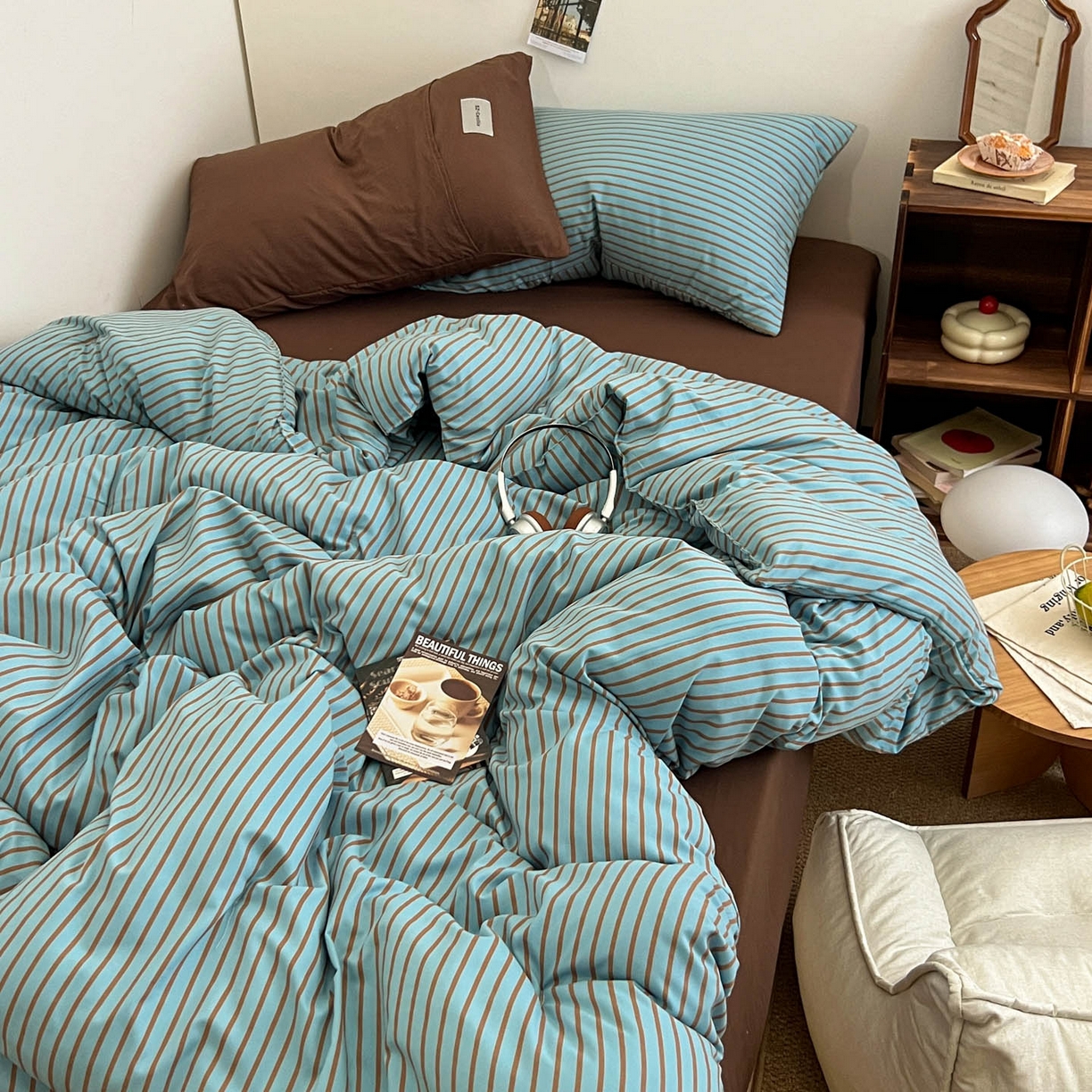 91家纺网 家纺一手货源 找家纺 暖芯优选 2025新款韩式无印风水洗棉拼色学生三件套床单床笠款四件套 条纹水蓝+咖啡