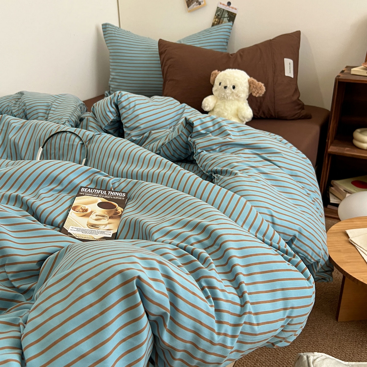 91家纺网 家纺一手货源 找家纺 暖芯优选 2025新款韩式无印风水洗棉拼色学生三件套床单床笠款四件套 条纹水蓝+咖啡