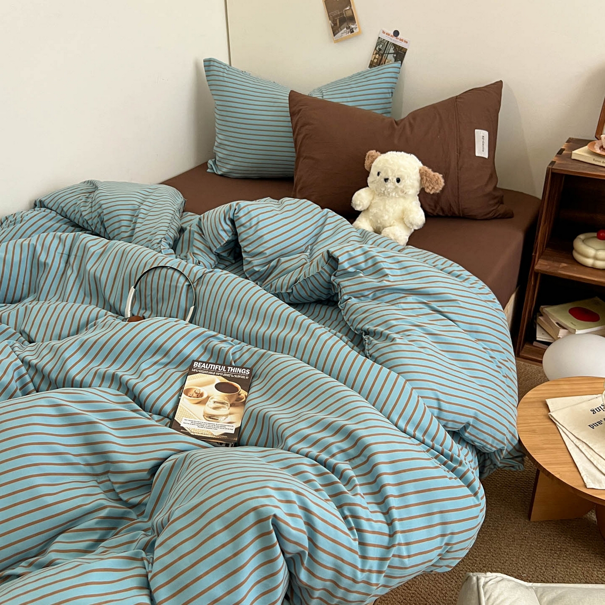 91家纺网 家纺一手货源 找家纺 暖芯优选 2025新款韩式无印风水洗棉拼色学生三件套床单床笠款四件套 条纹水蓝+咖啡