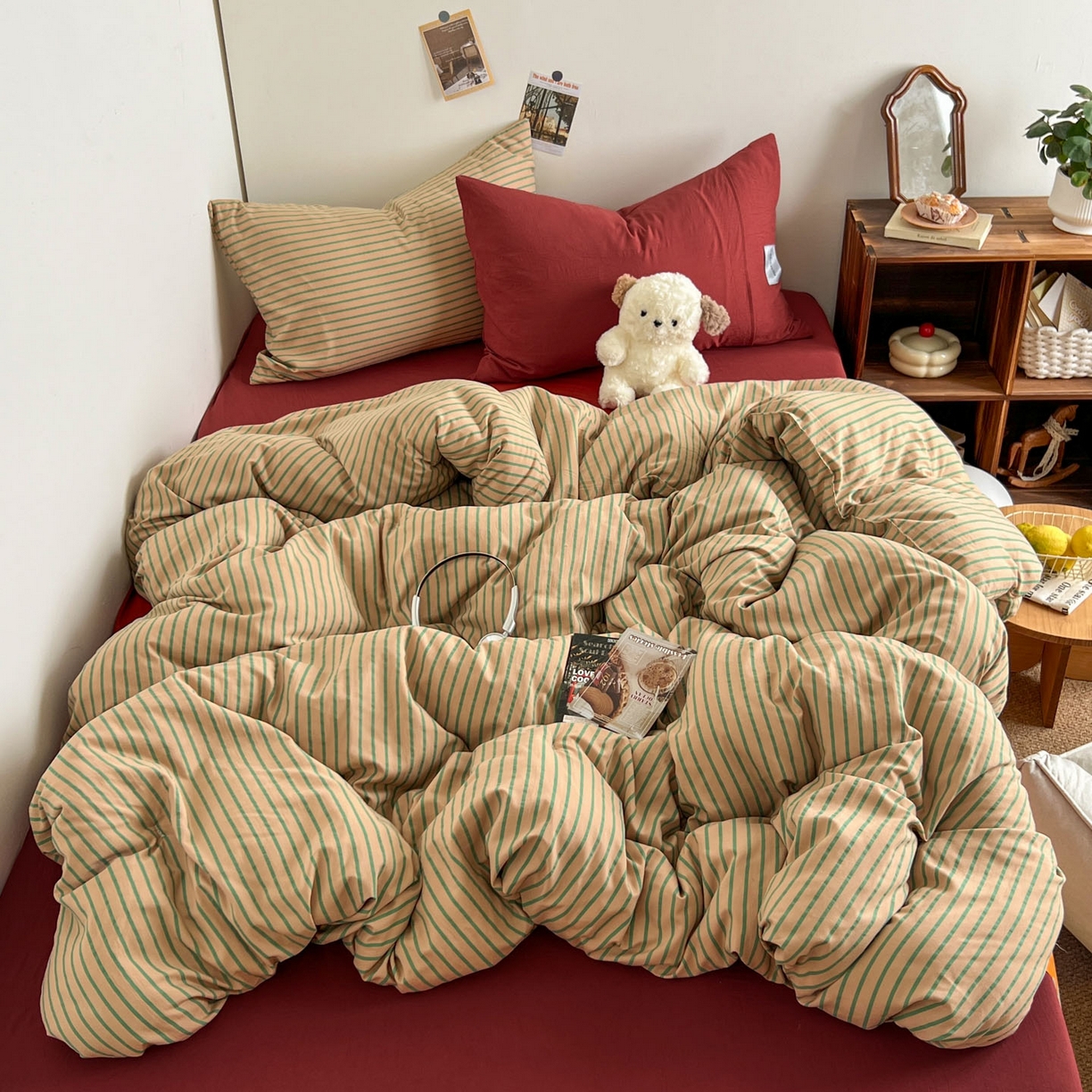 91家纺网 家纺一手货源 找家纺 暖芯优选 2025新款韩式无印风水洗棉拼色学生三件套床单床笠款四件套 条纹卡其+深红