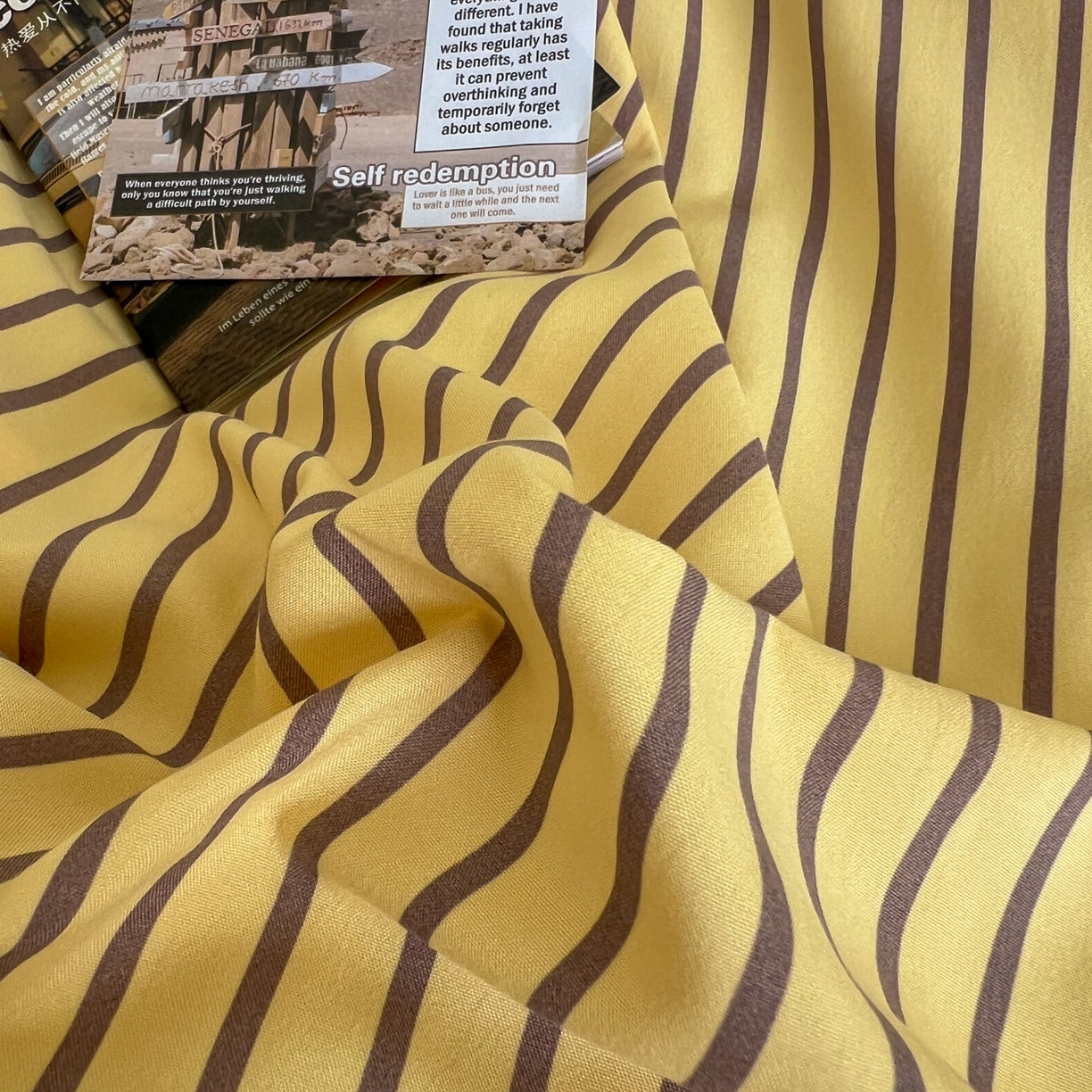 91家纺网 家纺一手货源 找家纺 暖芯优选 2025新款韩式无印风水洗棉拼色学生三件套床单床笠款四件套 条纹柠檬黄+咖啡