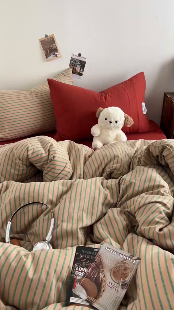 91家纺网 家纺一手货源 找家纺 暖芯优选 2025新款韩式无印风水洗棉拼色学生三件套床单床笠款四件套 条纹卡其+深红