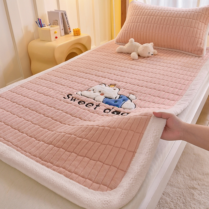 91家纺网 家纺一手货源 找家纺 （总）悠米悠家 2025新款学生款兔毛绒刺绣夹棉上下铺床褥