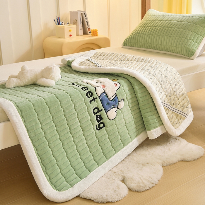 91家纺网 家纺一手货源 找家纺 悠米悠家 2025新款学生款兔毛绒刺绣夹棉上下铺床褥 小狗-绿色