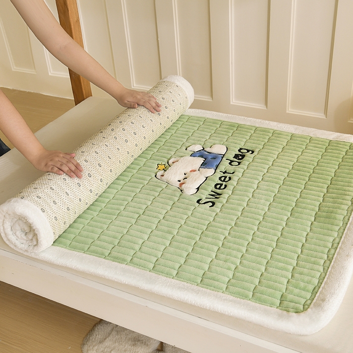 91家纺网 家纺一手货源 找家纺 悠米悠家 2025新款学生款兔毛绒刺绣夹棉上下铺床褥 小狗-绿色