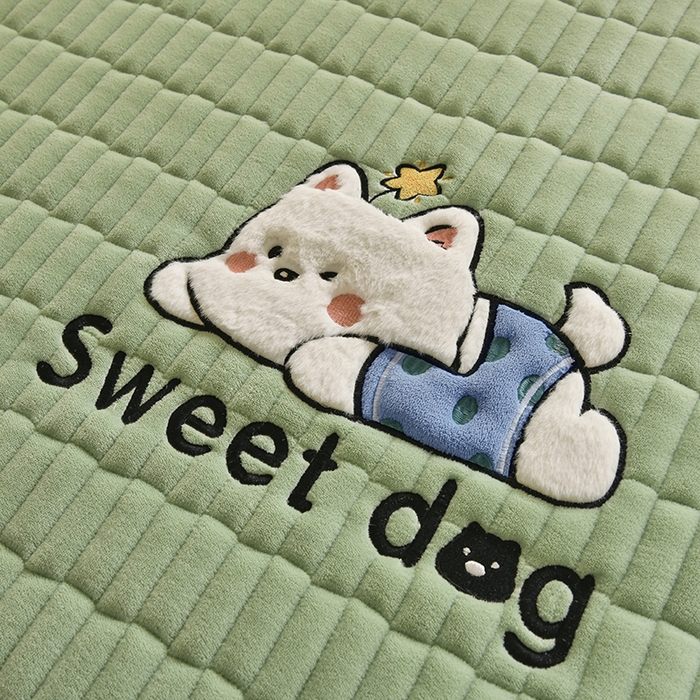 91家纺网 家纺一手货源 找家纺 悠米悠家 2025新款学生款兔毛绒刺绣夹棉上下铺床褥 小狗-绿色