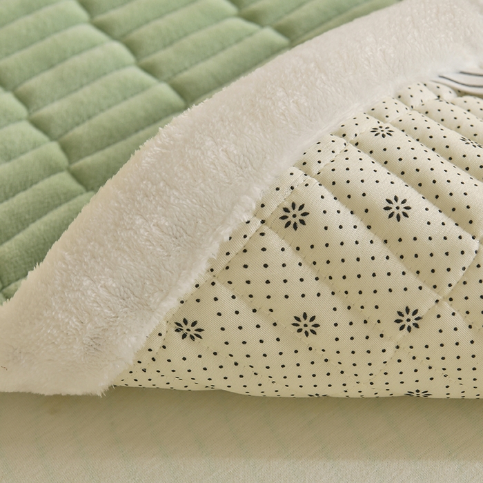 91家纺网 家纺一手货源 找家纺 悠米悠家 2025新款学生款兔毛绒刺绣夹棉上下铺床褥 小狗-绿色