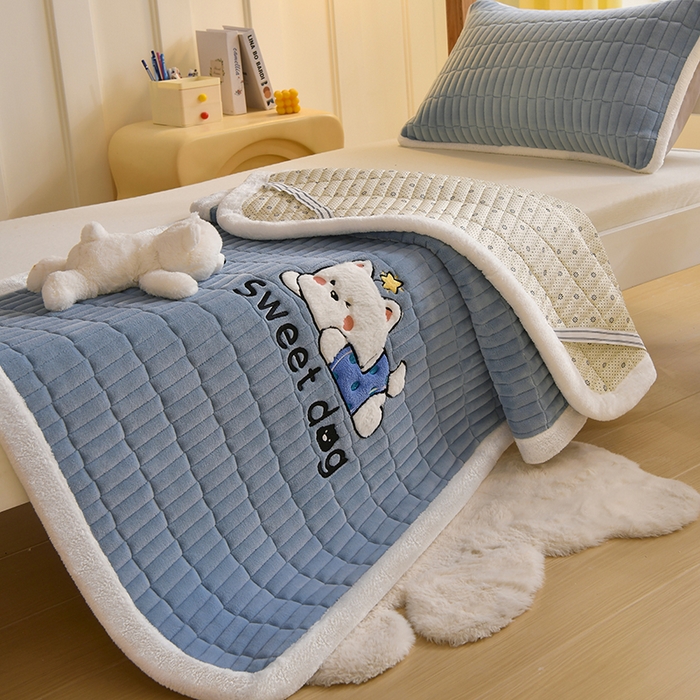 91家纺网 家纺一手货源 找家纺 悠米悠家 2025新款学生款兔毛绒刺绣夹棉上下铺床褥 小狗-蓝色