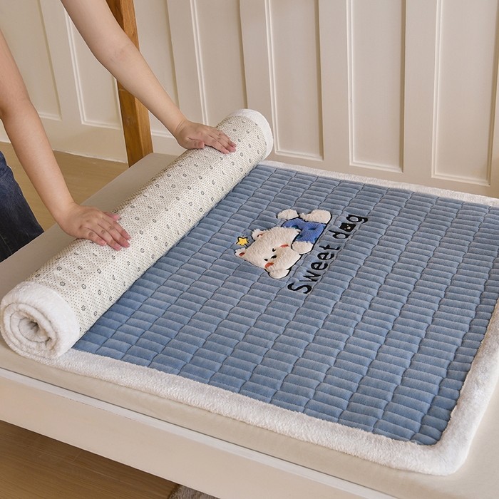 91家纺网 家纺一手货源 找家纺 悠米悠家 2025新款学生款兔毛绒刺绣夹棉上下铺床褥 小狗-蓝色