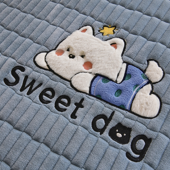 91家纺网 家纺一手货源 找家纺 悠米悠家 2025新款学生款兔毛绒刺绣夹棉上下铺床褥 小狗-蓝色