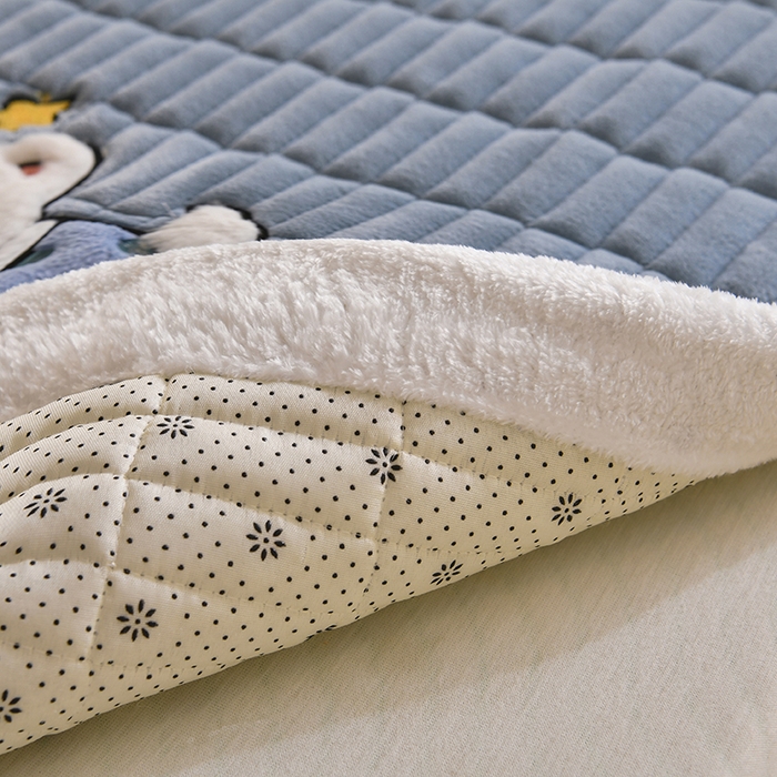 91家纺网 家纺一手货源 找家纺 悠米悠家 2025新款学生款兔毛绒刺绣夹棉上下铺床褥 小狗-蓝色