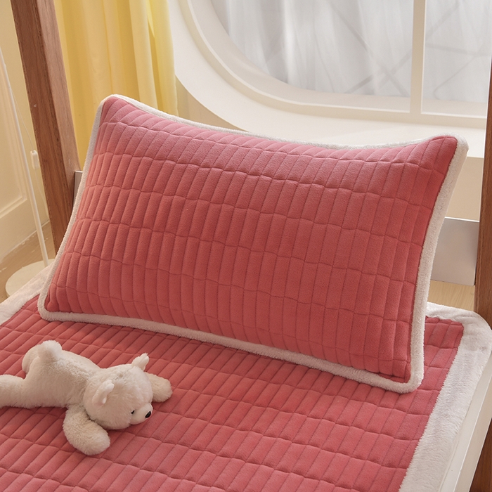 91家纺网 家纺一手货源 找家纺 悠米悠家 2025新款学生款兔毛绒刺绣夹棉上下铺床褥 小狗-红色