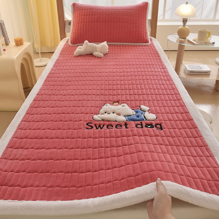 91家纺网 家纺一手货源 找家纺 悠米悠家 2025新款学生款兔毛绒刺绣夹棉上下铺床褥 小狗-红色