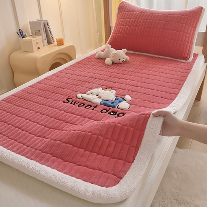 91家纺网 家纺一手货源 找家纺 悠米悠家 2025新款学生款兔毛绒刺绣夹棉上下铺床褥 小狗-红色