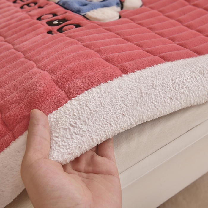 91家纺网 家纺一手货源 找家纺 悠米悠家 2025新款学生款兔毛绒刺绣夹棉上下铺床褥 小狗-红色